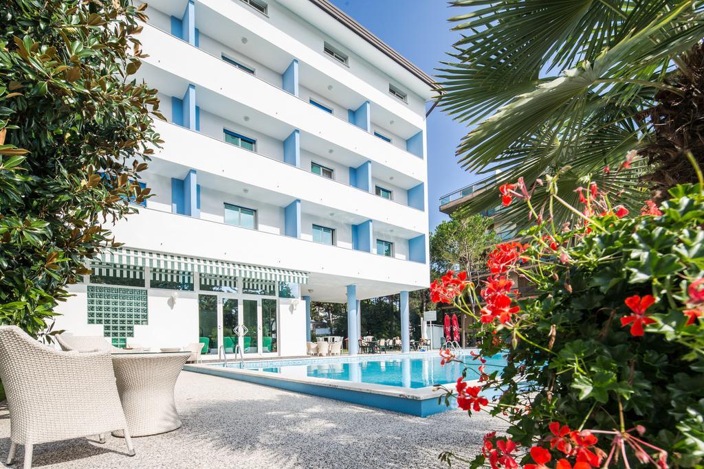 Hotel Olympia Lignano Sabbiadoro Exterior foto